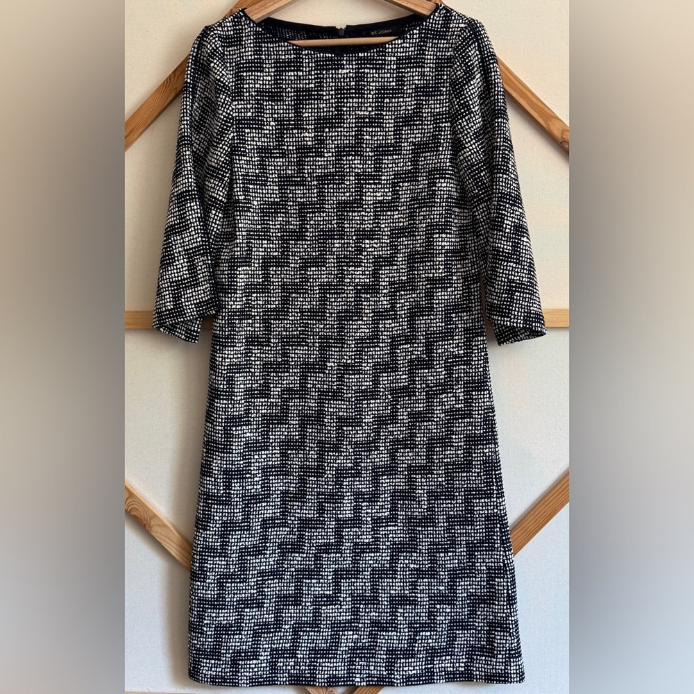 St. John White and Navy Split Flare Sleeve Dress Sz 4